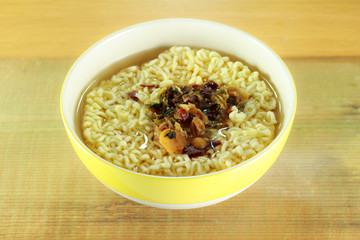 nstant noodles in yellow dish