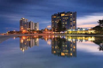 Fototapeta na wymiar Australian suburb in front of water at night
