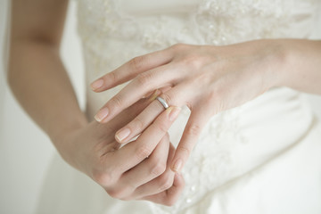 Obraz na płótnie Canvas Bride have a wedding ring