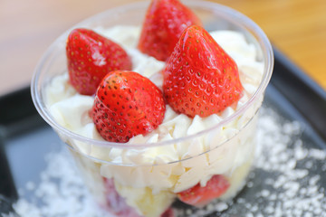 strawberry mousse cake