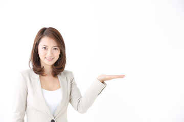 手を翳す女性