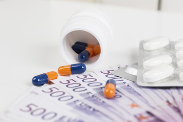 Medikamente Omeprazol, Metformin mit 500 Euroscheinen