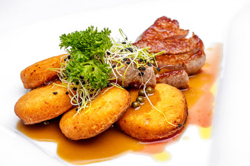 Sirloin with crispy potato and green pepper sauc