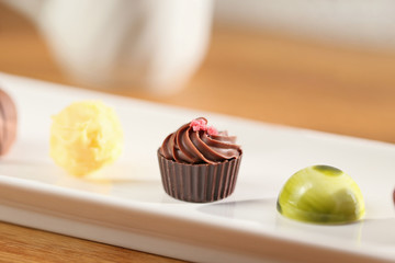 お皿のチョコレート　