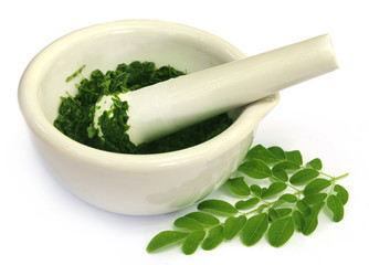 Moringa leaves with mortar and pestle