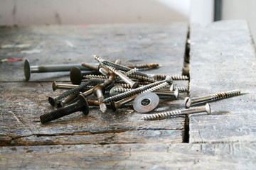Schrauben und Nägel