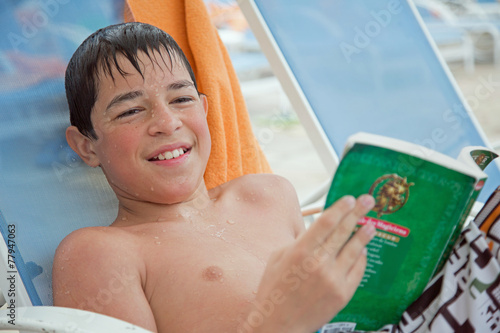 nue au bord de la piscine plan q salope nue au bord de la piscine plan q salope