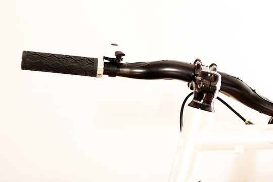 Ausschnitt Fahrradlenker mit Klingel