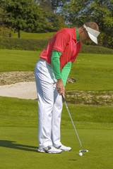 Fototapeta premium Man playing golf