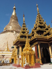 Shwedagon, estupa de oro en Yangon (Myanmar)