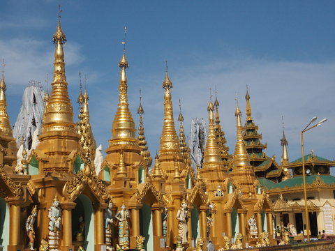 Shwedagon, estupa de oro en Yangon (Myanmar)