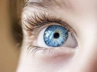 Foto op Plexiglas inzichtelijke blik blauwe ogen jongen © Victoria Key