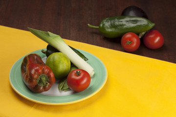 Tomate, pimiento, limón, cebolla