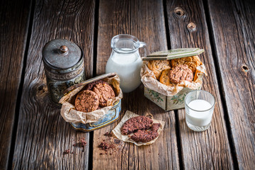 Chocolate and peanut cookies with milk