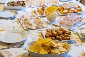 mesa con productos de cocina