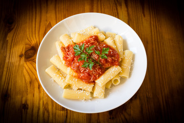 Rigatoni al sugo, cucina italiana