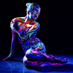 Foto op Plexiglas Charmant naakt meisje met lichtgevende body art © Wisky