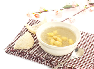 Luxury dessert - bowl of  bird nest with gingo