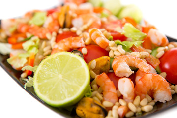 salad with shrimp and mussels
