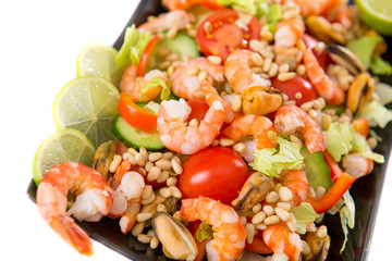 salad with shrimp and mussels