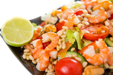salad with shrimp and mussels