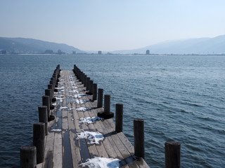湖と桟橋