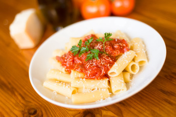 Rigatoni al sugo, cucina italiana