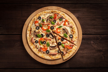 Ham pizza