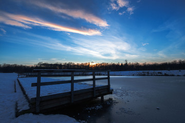 Fototapeta premium blaue Stunde am See