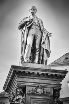 m&auml;nnliche Statue