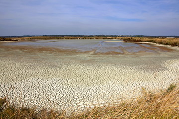 Marais salants asséchés.