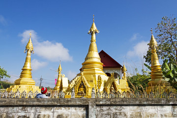 Fototapeta premium Four gold pagoda and sky