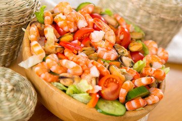 salad with shrimp and mussels