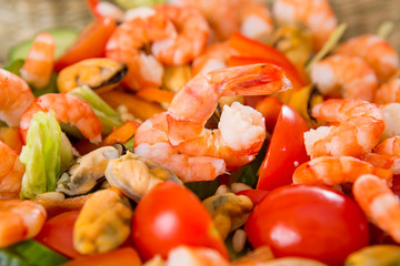 salad with shrimp and mussels