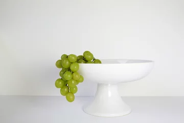 Deurstickers Druiven in een fruitschaal © Hennie36