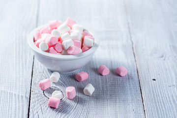Fototapeta na wymiar Pink and white marshmallows