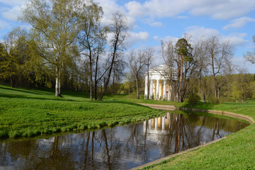 Fototapeta na wymiar Park in Pavlovsk.