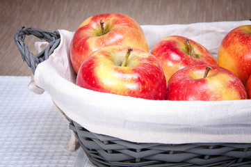 Cesta de manzanas
