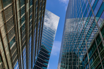 Naklejka premium immeuble tour gratte ciel travail