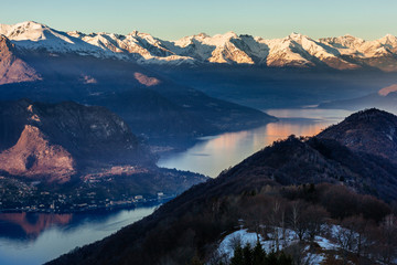 Obraz na płótnie Canvas Panorama alpi e lago di como
