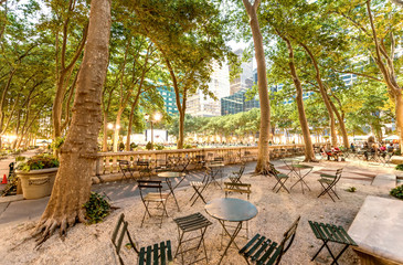 Outdoor dining area in Bryant Park, NYC © jovannig