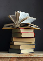 натюрморт с книгами