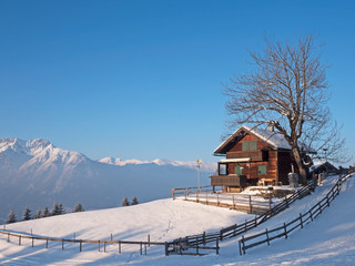 Hütte in den Alpen mit Karwendel