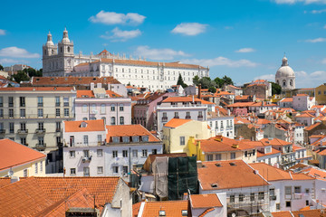 Fototapeta na wymiar The old Alfama quarter in Lisbon, Portugal