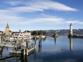 Obraz premium Lindau harbor with buildings