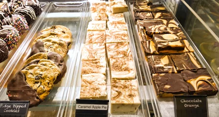 Foto op Plexiglas Dessert desserts in een geval