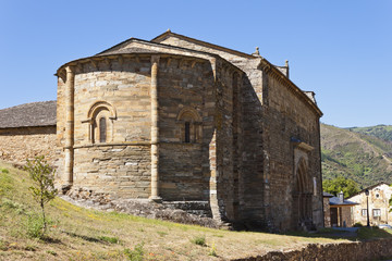 Fototapeta na wymiar Apse of the Santiago Church in Villafranca del Bierzo.