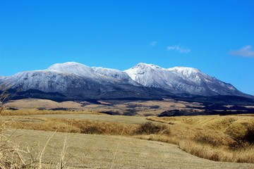 雪景色の九重連山