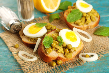 Fototapeta na wymiar Sandwiches with green peas paste and boiled egg
