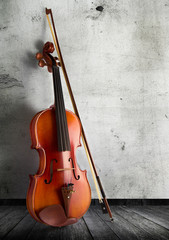 Obraz na płótnie Canvas classical violin in vintage background